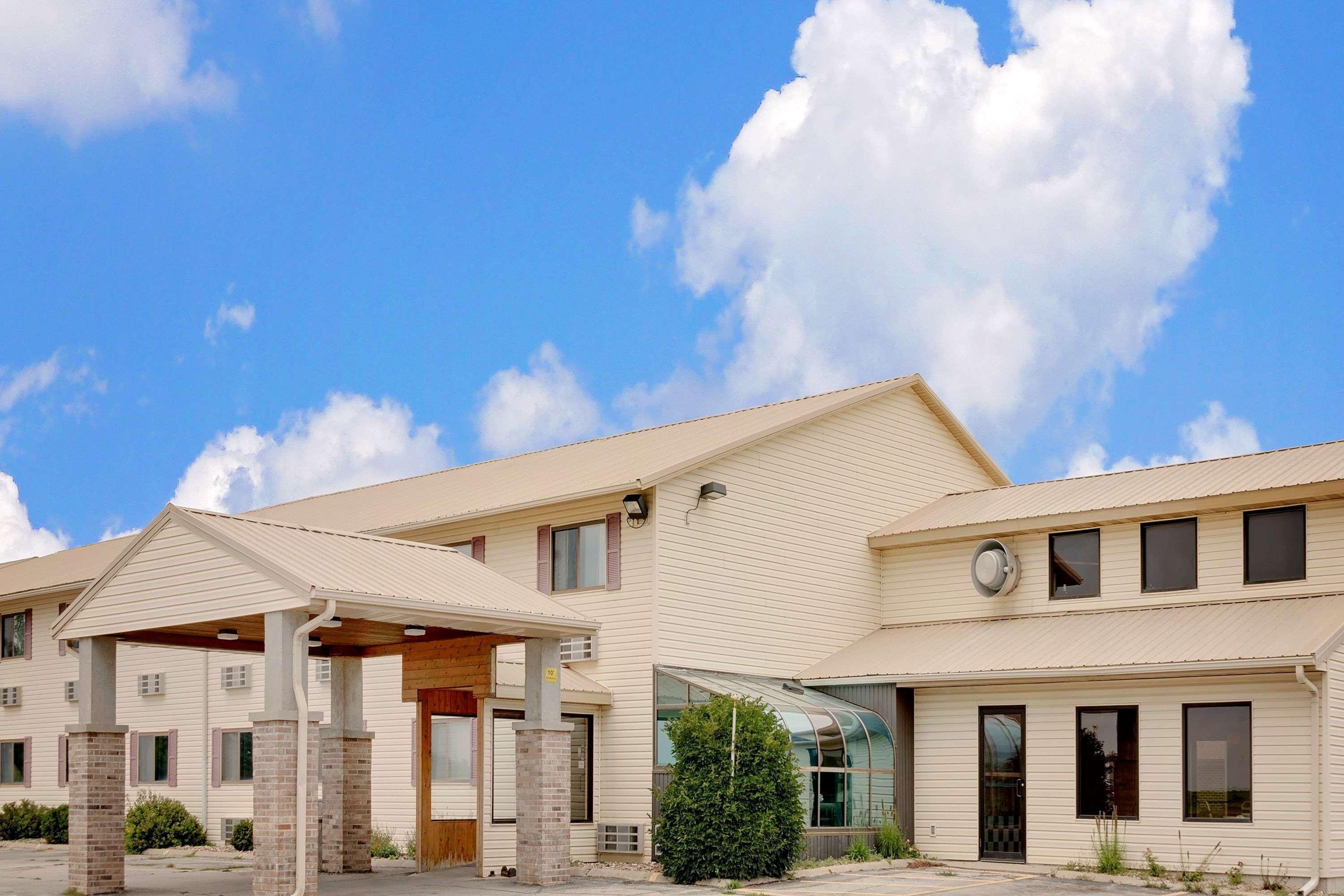 Super 8 By Wyndham Iowa Falls Exterior foto